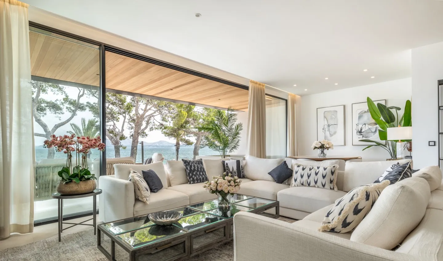 Stunning Newly-Built Beachfront Apartment in Port de Pollença - 1