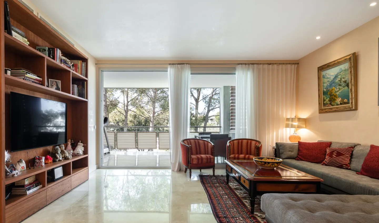 Exclusive luxury apartment with spacious terrace in Es Pinar, Bendinat - 1