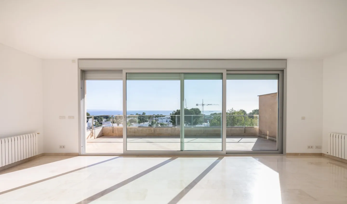 Rare Penthouse with Private Rooftop & Sea Views in Sol de Mallorca - 1