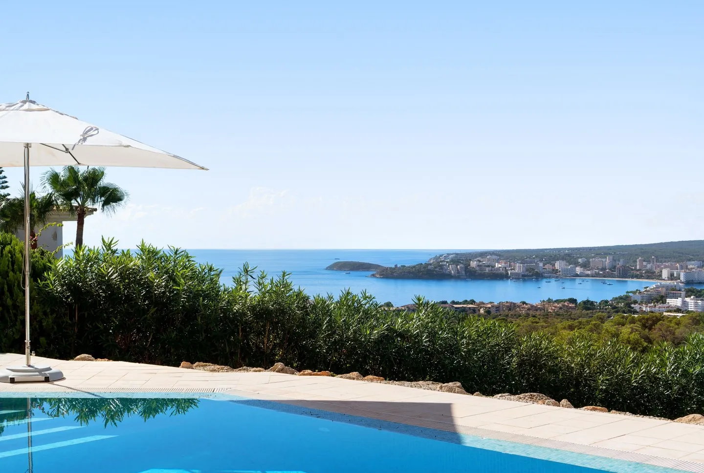 Contemporary villa with stunning sea views - 1