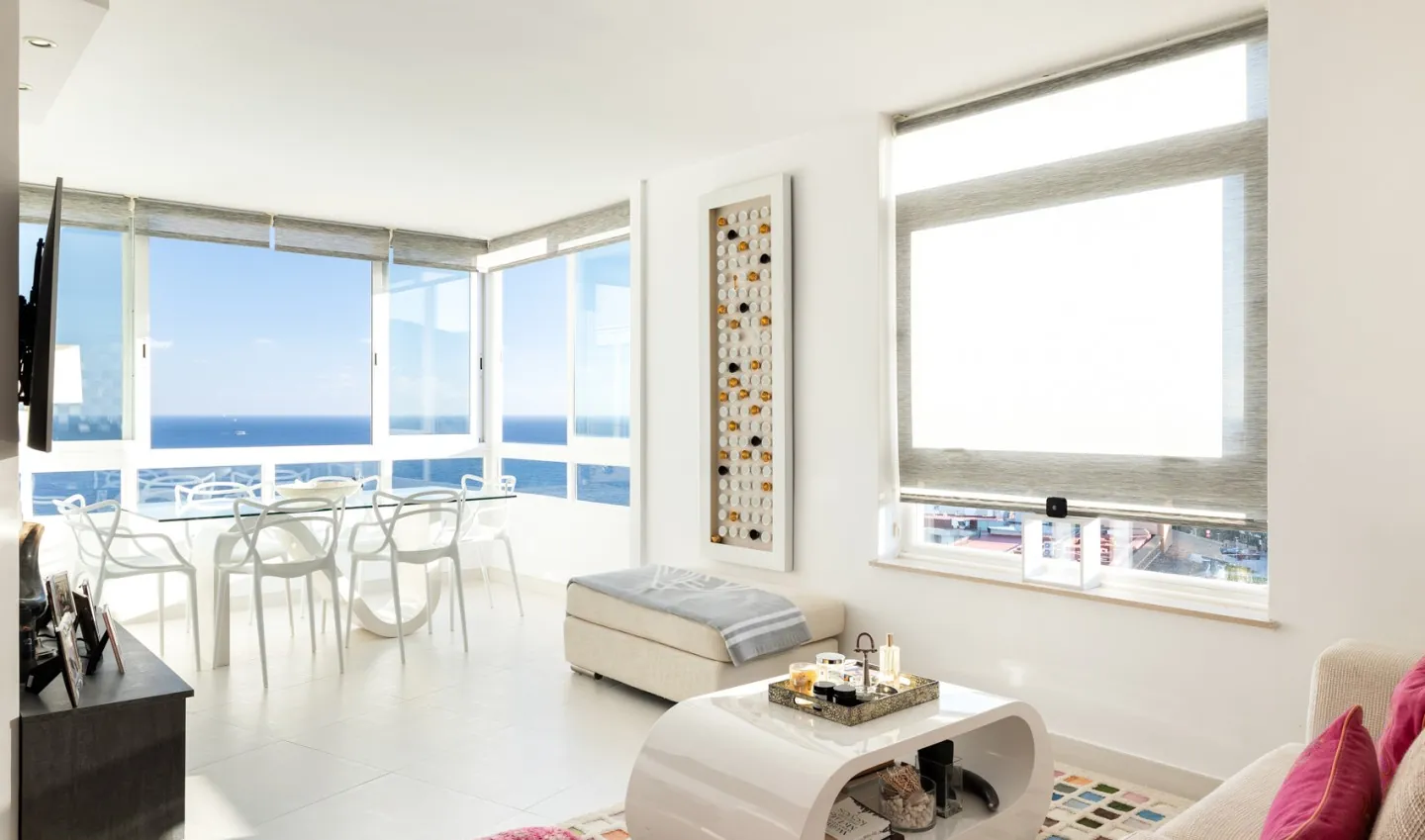 Splendid sea-view apartment on the frontline of the sough after area - 1