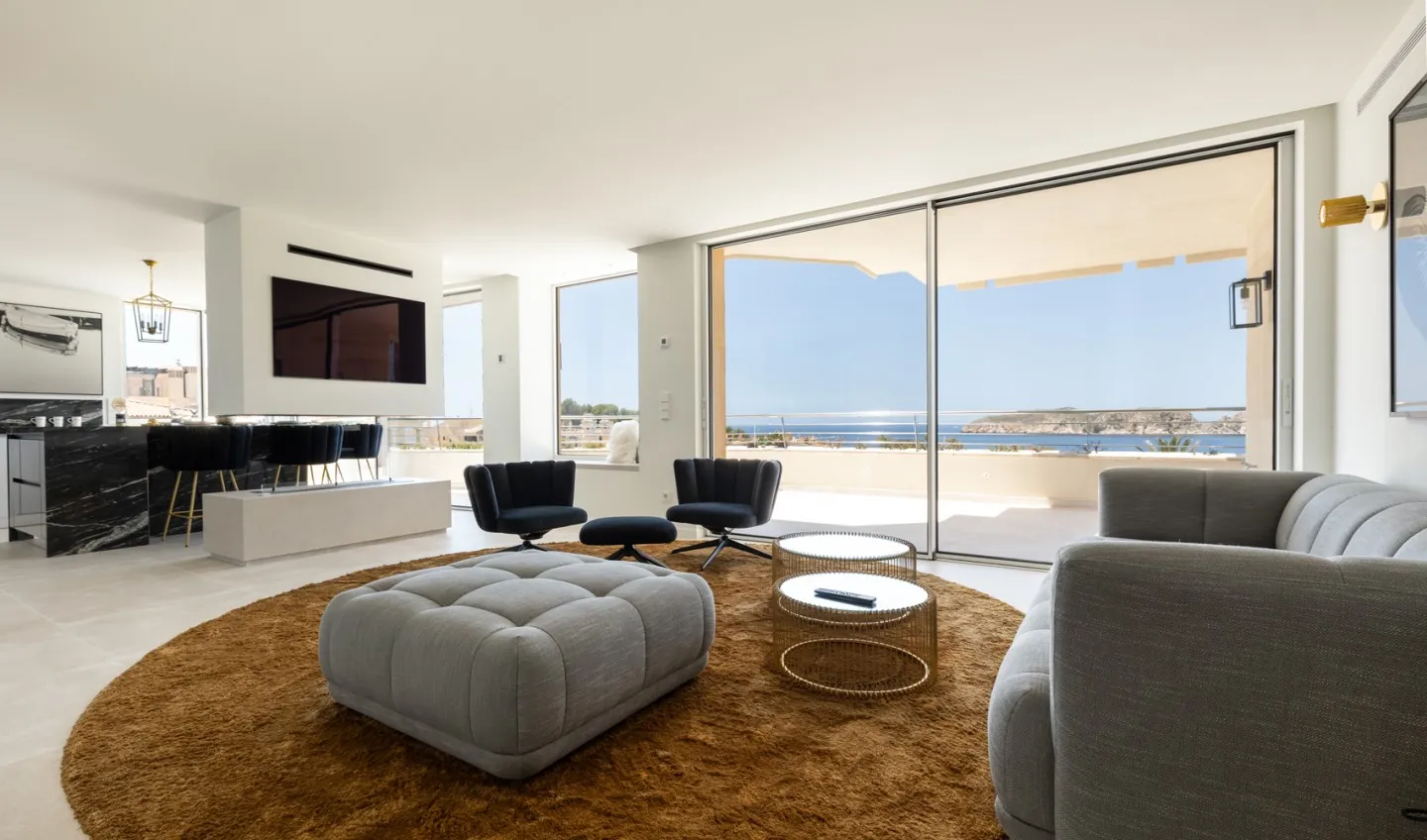 Avantgarde penthouse with infinity pool and exclusive finishing - 1