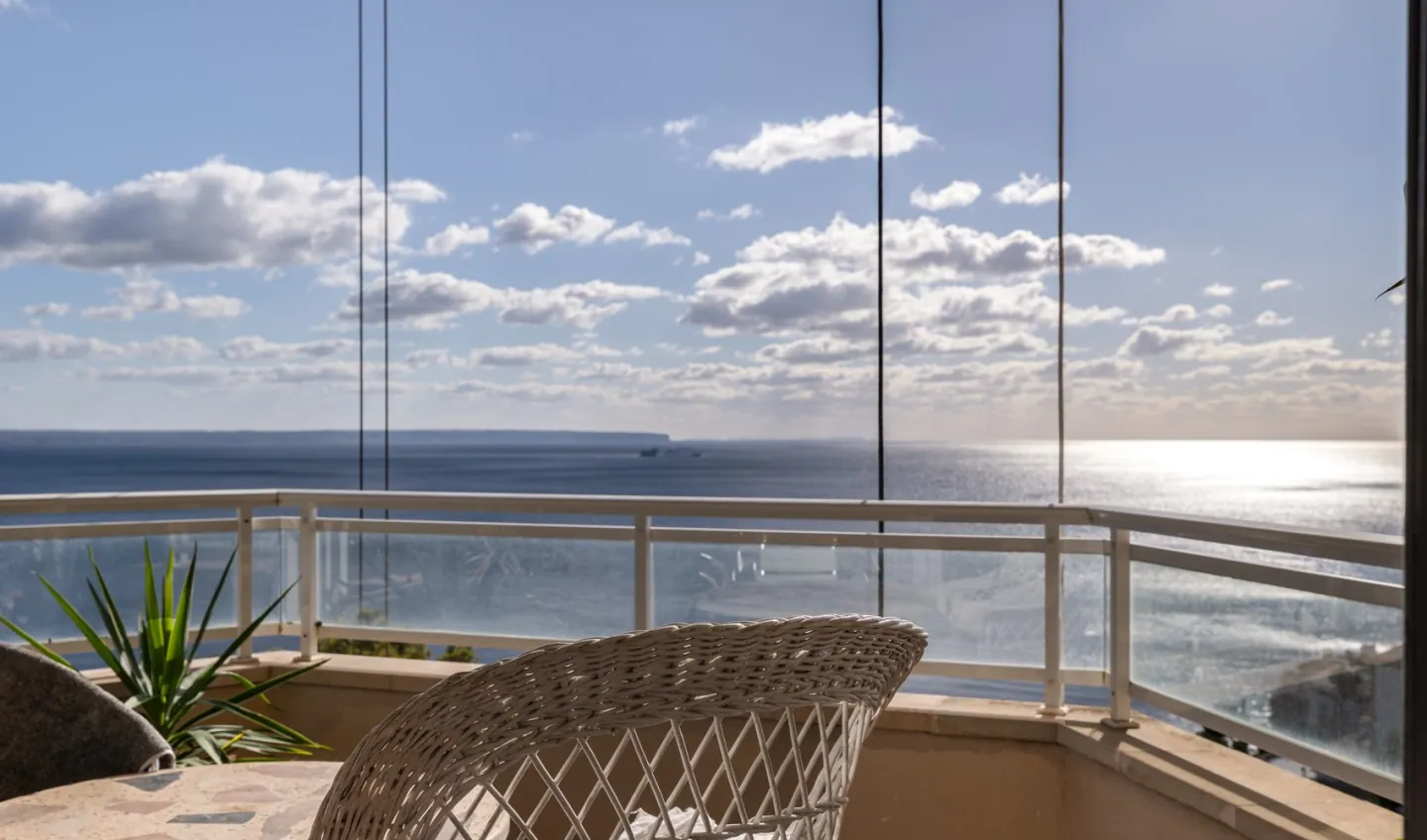 Sea-View Apartment for Renovation in Illetas – Top Investment Opportunity - 1