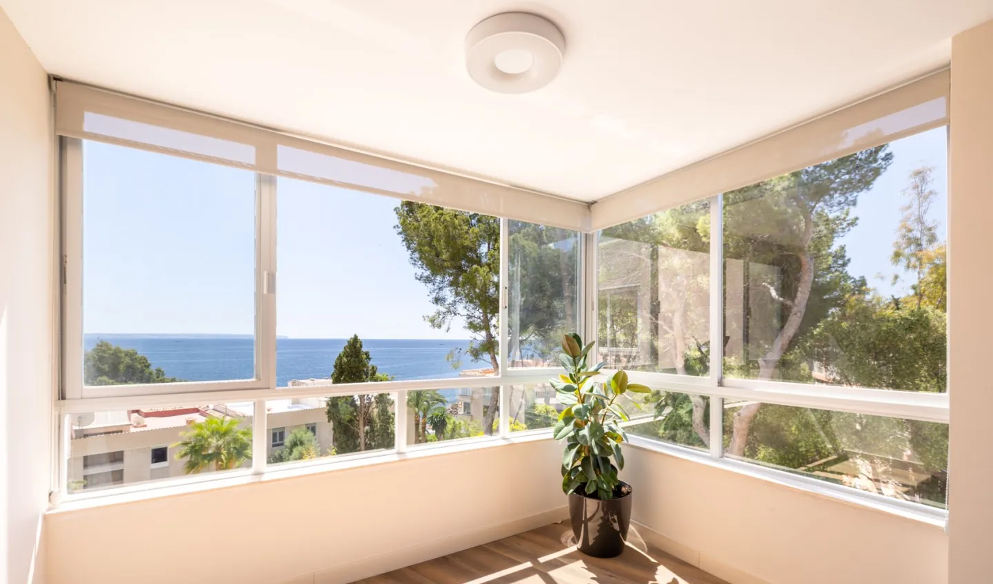 Renovated sea-view apartment in exclusive complex in Illetas - 1