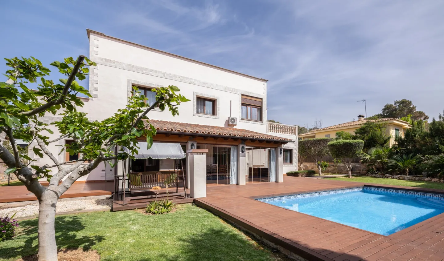 Exclusive family home with garden and pool in central El Toro, near Port Adriano - 1