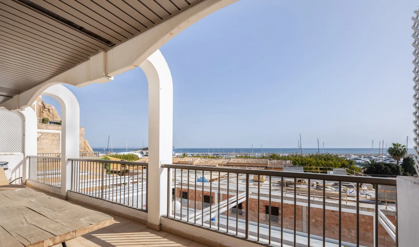 Beautiful nautical flat on the first line of a prestigious yacht club - 1