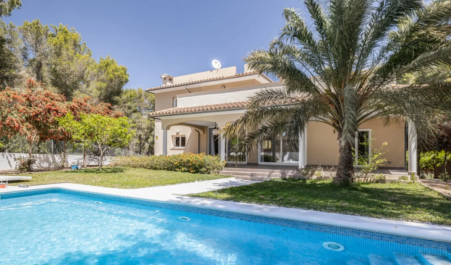 Villa with pool and large garage for several cars in Sol de Mallorca - 1