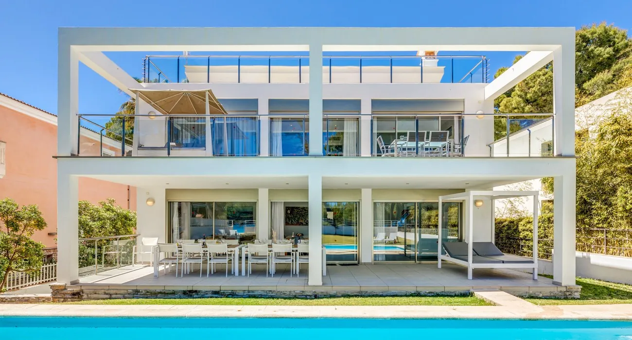 Beachfront deluxe villa with pool - 1